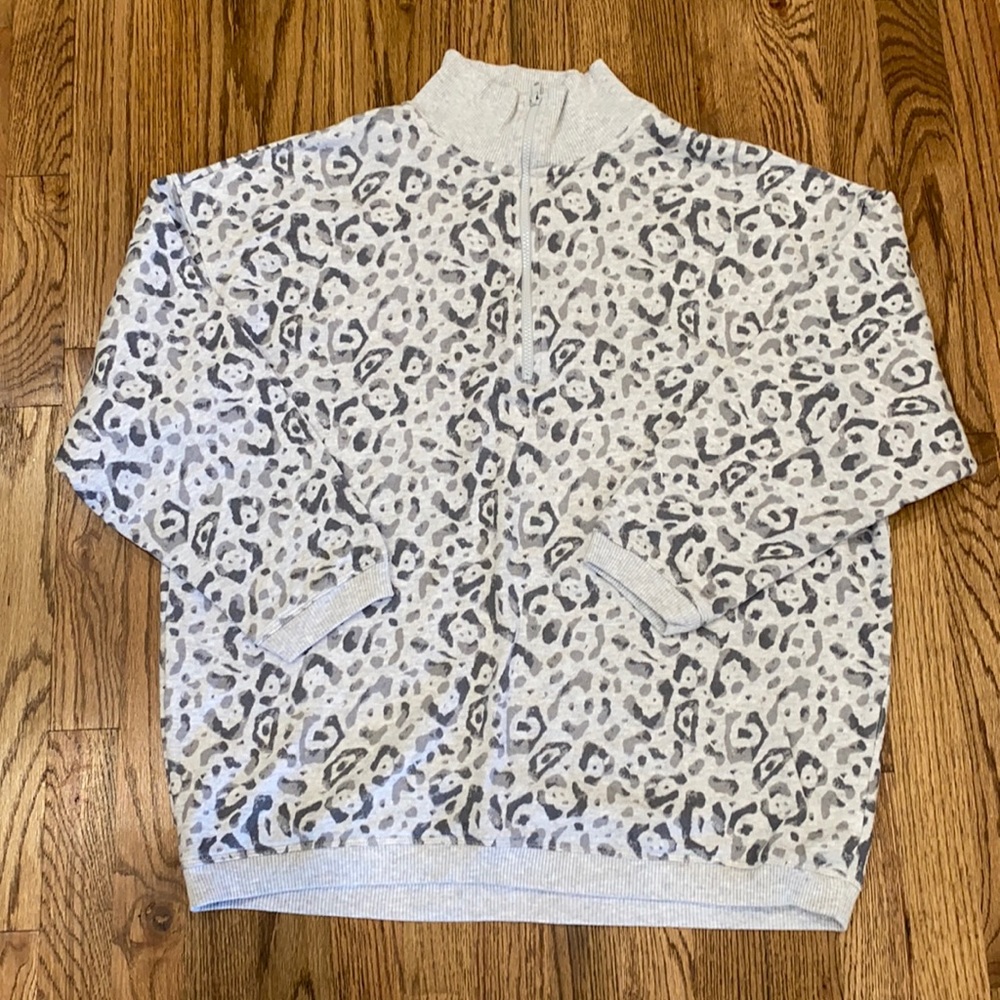 Aerie oversized 1/4 zip sweatshirt. Gray leopard print. Size M
